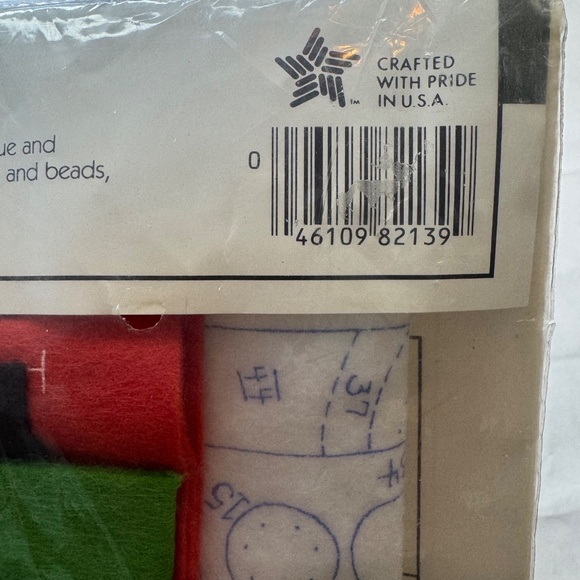 VTG Bucilla Santa At North Pole Needlepoint Christmas Heirloom Stocking Kit 18" - Picture 7 of 7